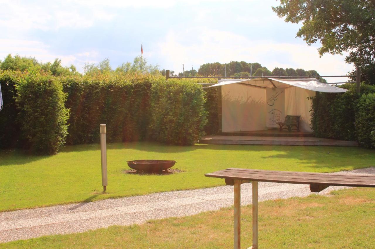 Luxuswohnung renoviert am Plöner See mit eigenem Steg App 13 Bosau Exterior foto